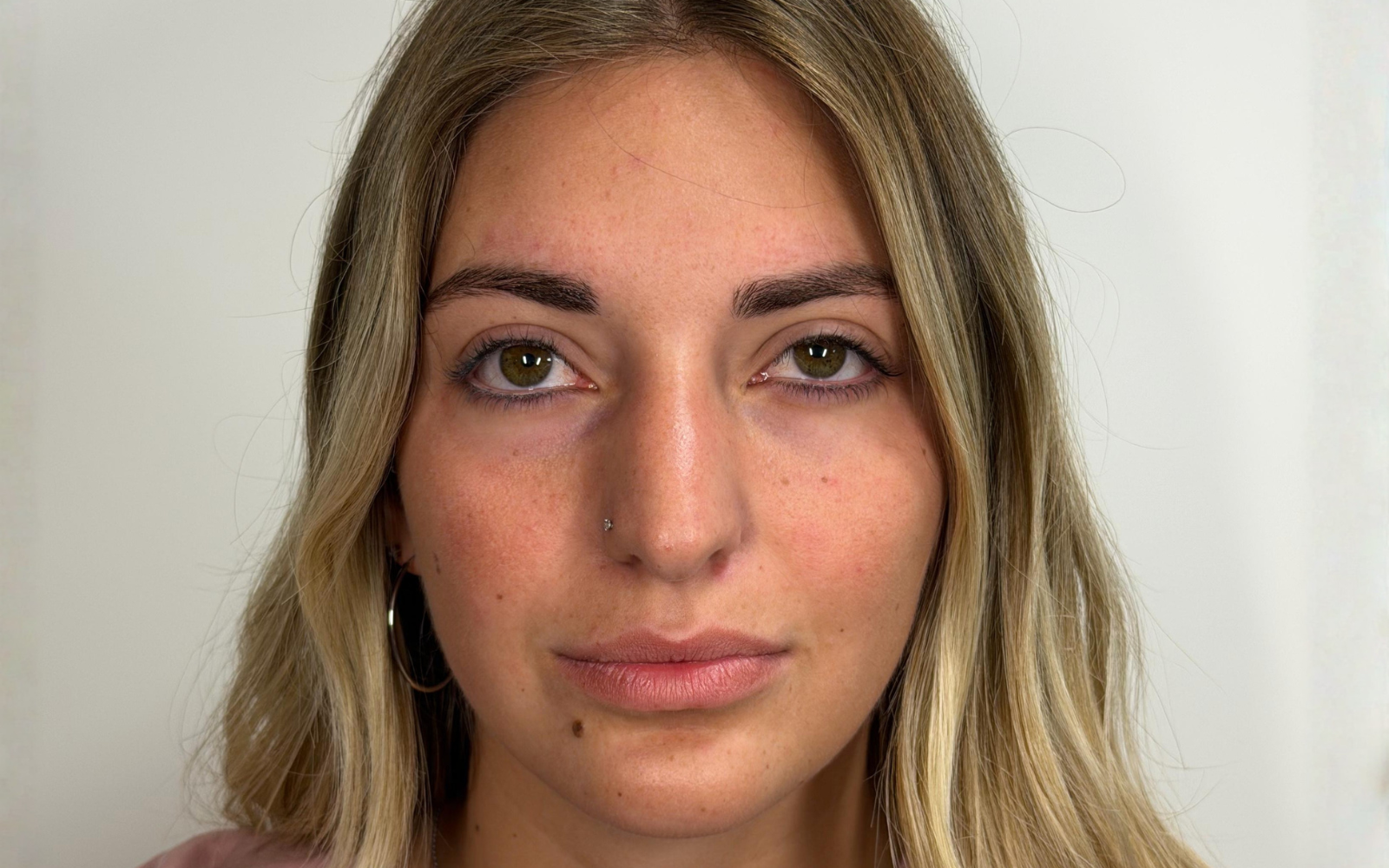 Occhi e sopracciglia prima del trattamento di trucco semipermanente